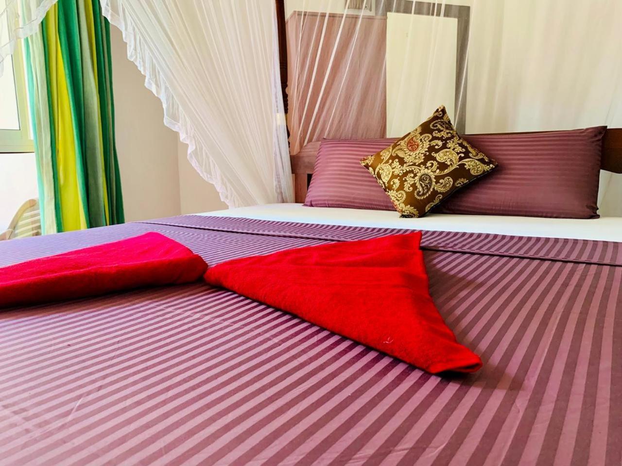 Poppies Mirissa Otel Dış mekan fotoğraf