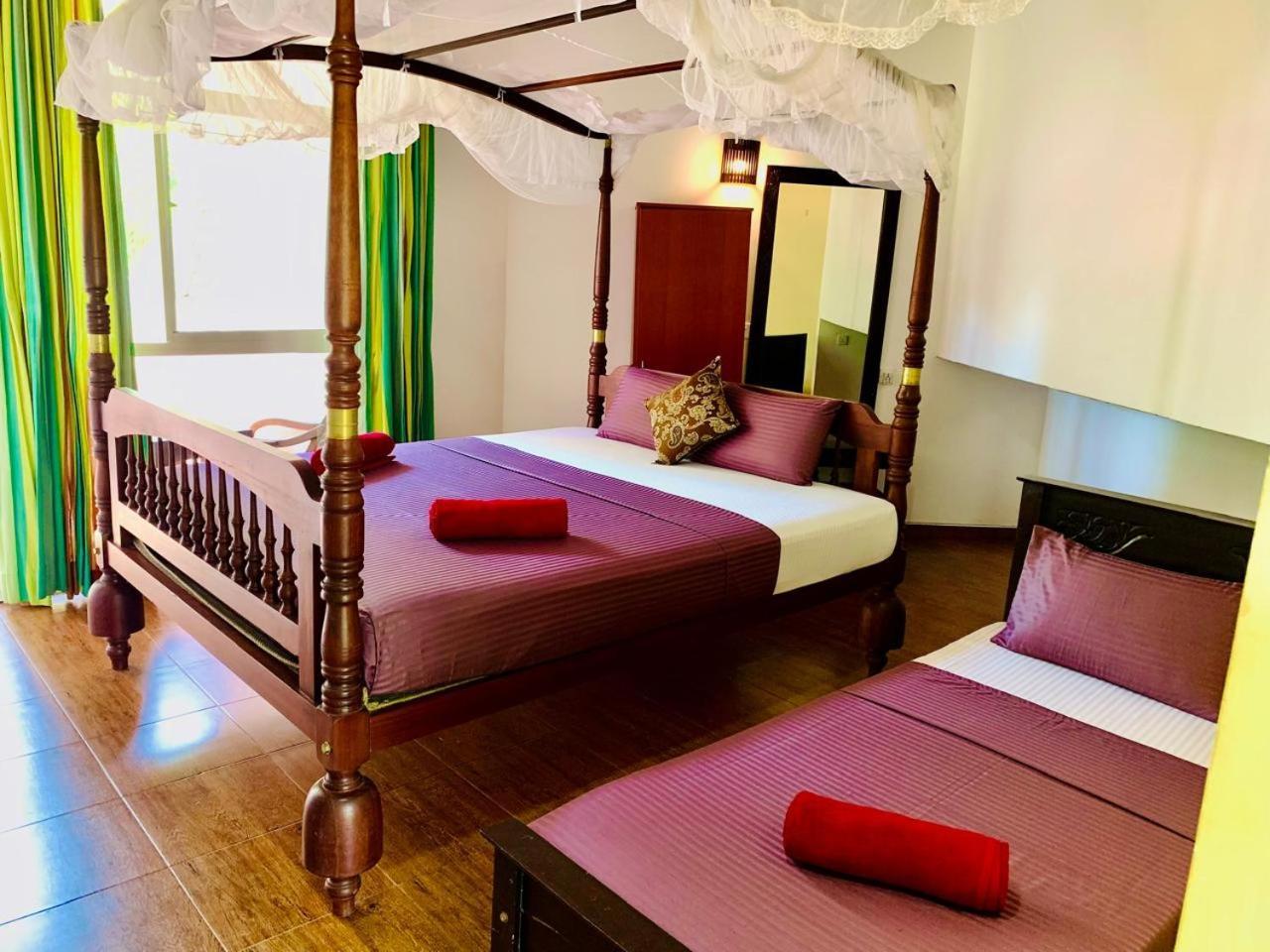 Poppies Mirissa Otel Dış mekan fotoğraf