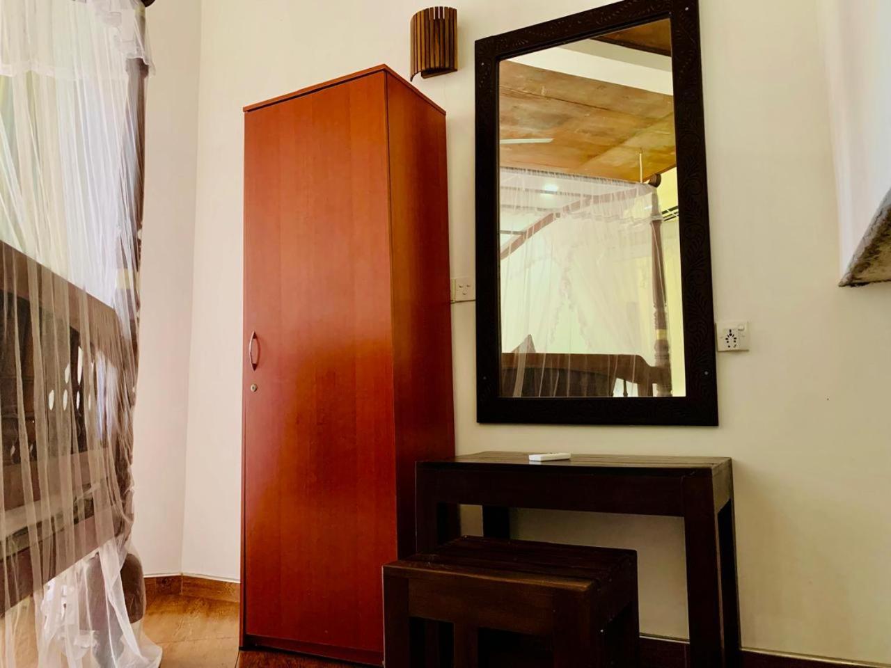 Poppies Mirissa Otel Dış mekan fotoğraf
