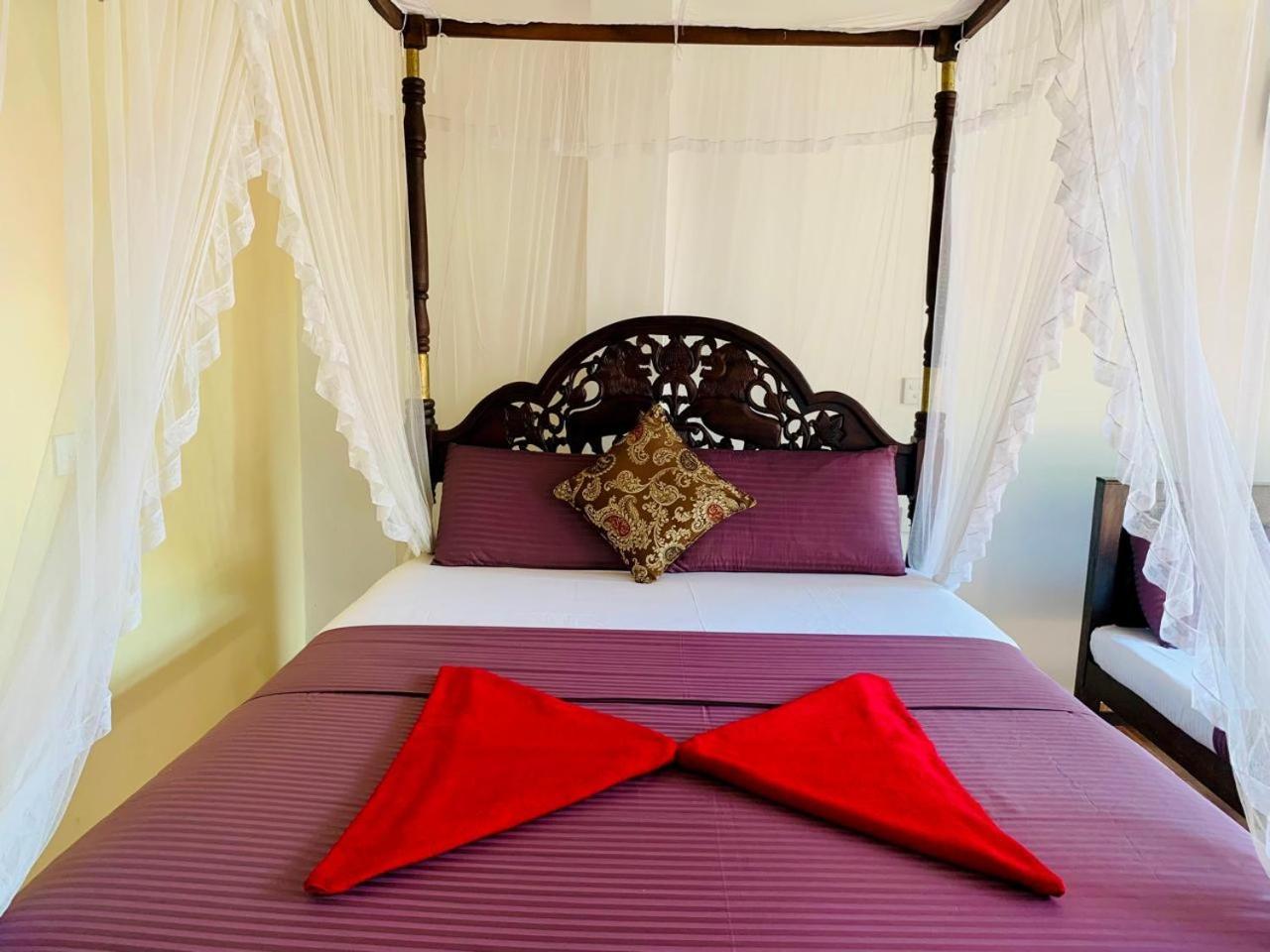 Poppies Mirissa Otel Dış mekan fotoğraf