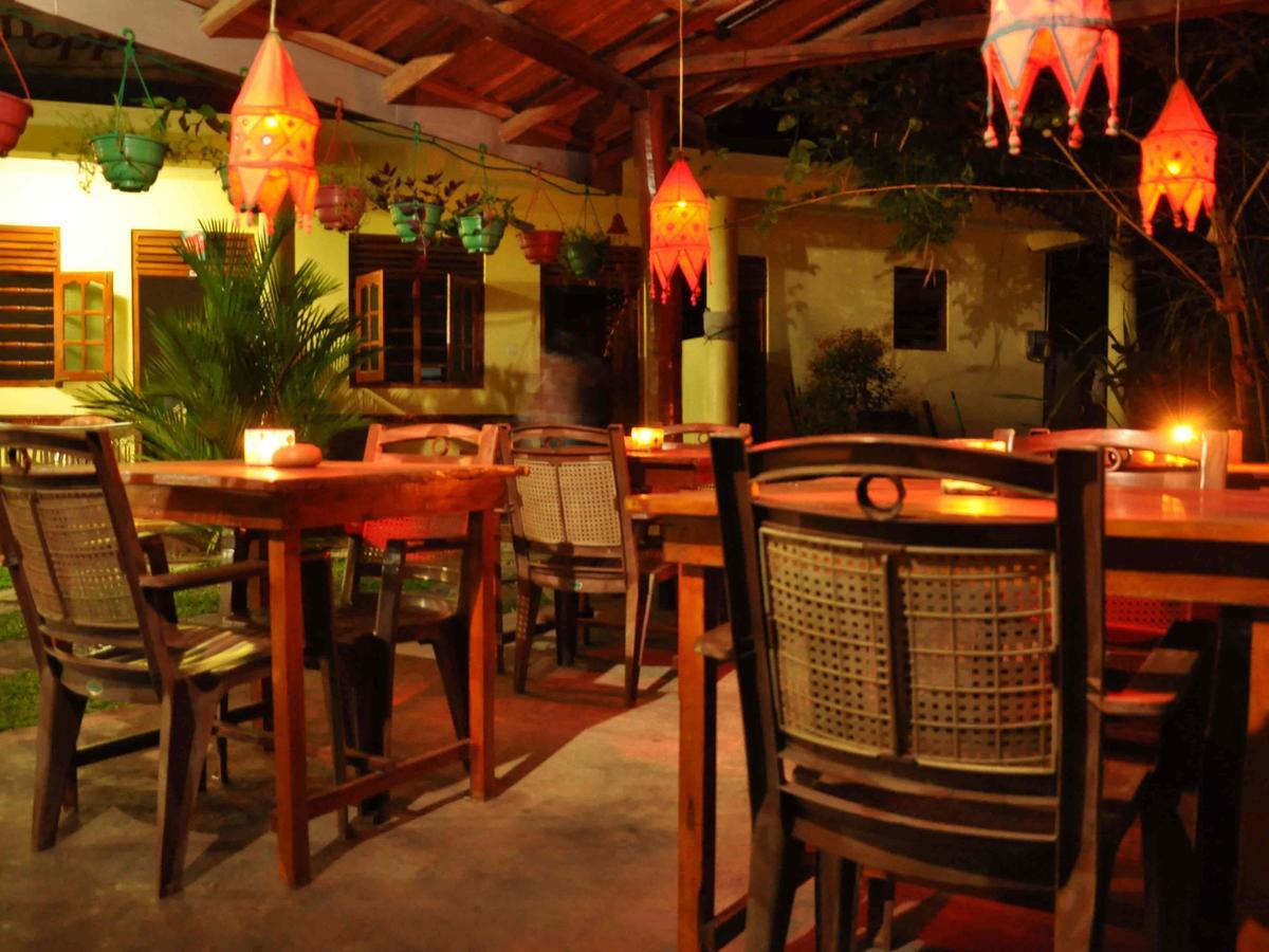 Poppies Mirissa Otel Dış mekan fotoğraf
